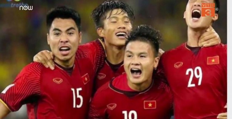 Mạng xã hội nổ tung sau kỳ tích của tuyển Việt Nam