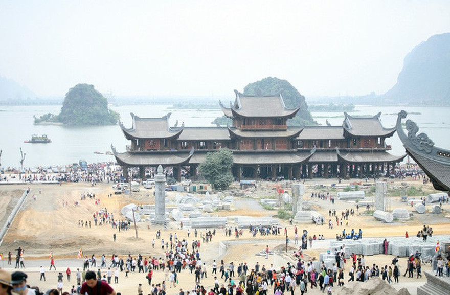 2000 người làm việc ngày đêm trên công trình chuẩn bị Đại lễ Phật đản 2019