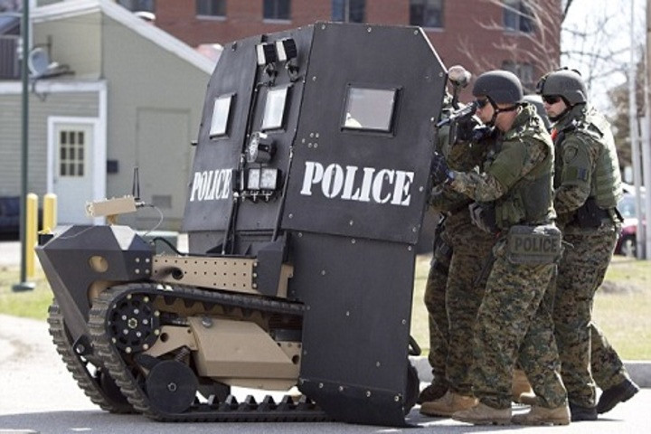 Khiên chắn robot có thể đỡ hơn 1.000 viên đạn