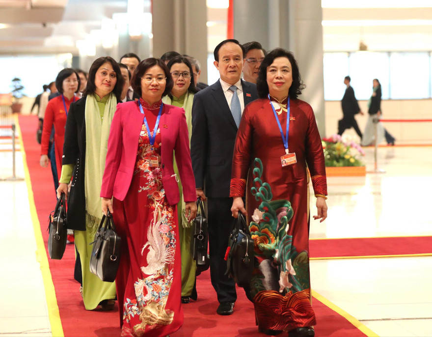 Các đại biểu đến dự Đại hội lần thứ XIII của Đảng. Ảnh: Như Ý