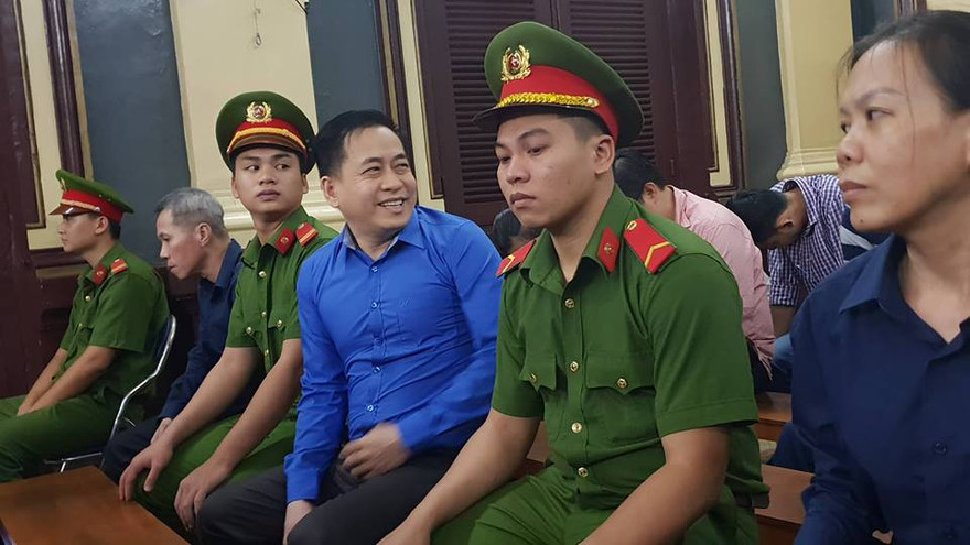 Bi cáo Phan Văn Anh Vũ trong phiên tòa chiều nay (27/11)