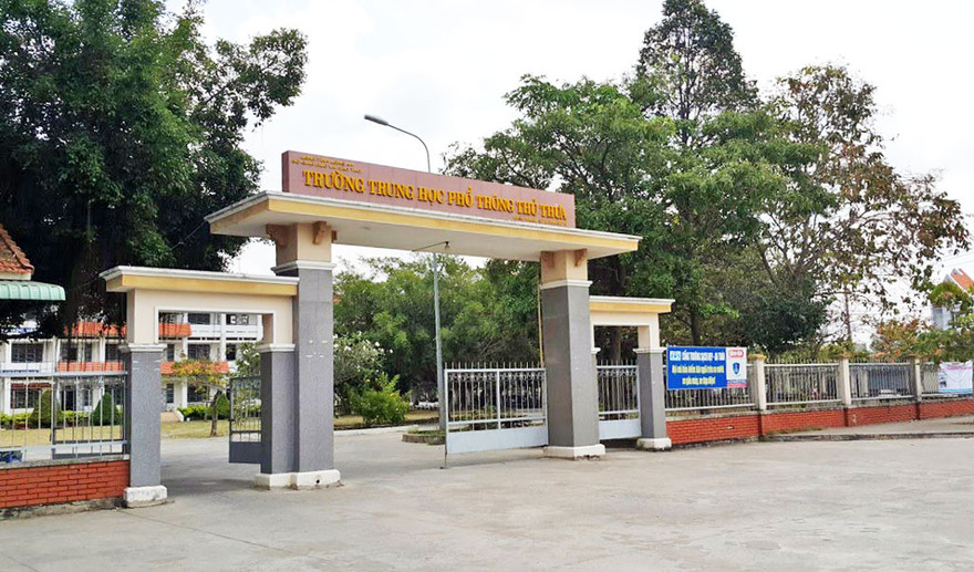 Khởi tố, bắt tạm giam hiệu trưởng từng đến nhà điều tra viên bỏ lại 20 triệu