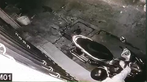 Thanh niên bẻ khóa, trộm xe máy trong phút chốc