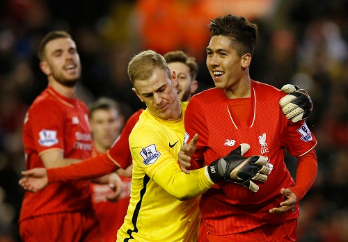 Thủ môn Joe Hart chạy theo lấy bóng sau khi Firmino ghi bàn. Ảnh: Reuters.
