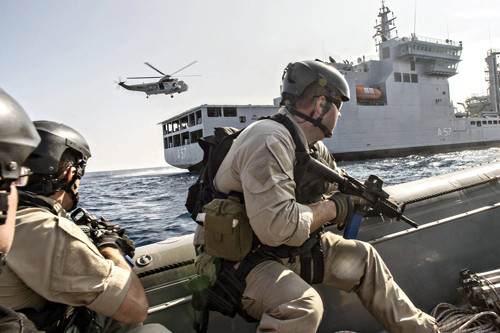 Hải quân Mỹ và Ấn Độ trong cuộc tập trận Malabar ở vịnh Bengal tháng 10 năm ngoái. Ảnh: Zuma Press