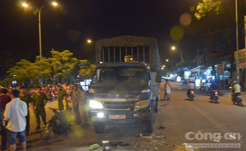 Chiếc xe tải bị hư hỏng sau vụ tai nạn