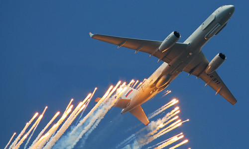 Trinh sát cơ tầm xa Tu-214R của Nga. Ảnh: Jetphoto