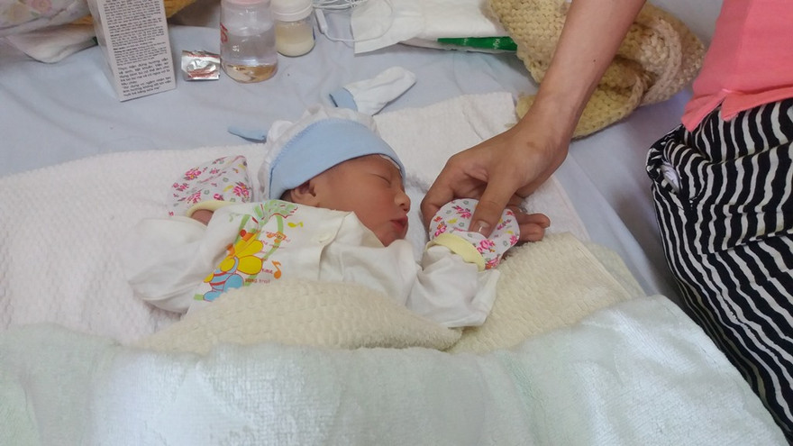 Bé trai chào đời ở độ cao 10.000m so với mặt đất.