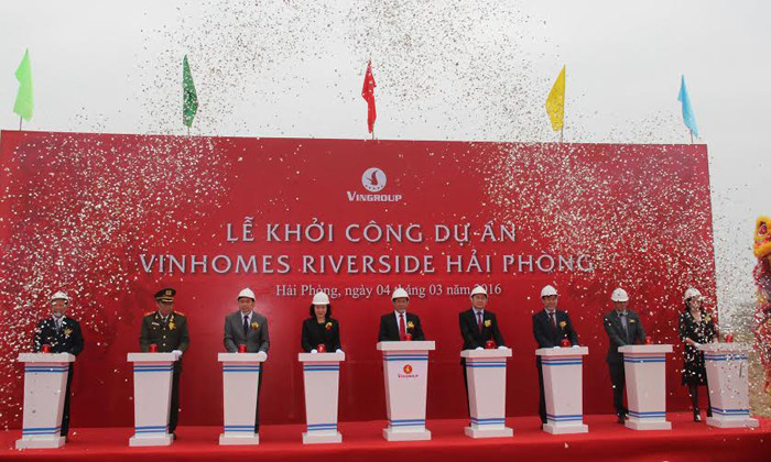 Các đại biều cùng thực hiện nghi lễ khởi công dự án