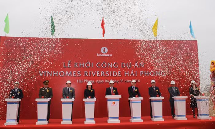 Các đại biều cùng thực hiện nghi lễ khởi công dự án