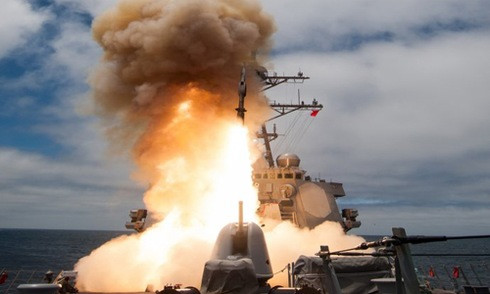 SM-6 vốn là tên lửa đánh chặn và phòng không lợi hại trên các tàu chiến Mỹ. Ảnh: USNI