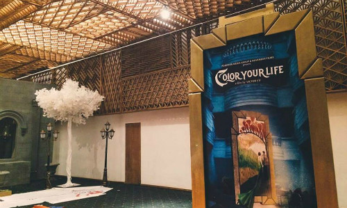 Tiến độ thi công phần trang trí khá gấp rút khi chỉ có hơn một ngày. Ảnh: FB Thiện Khiêm. 