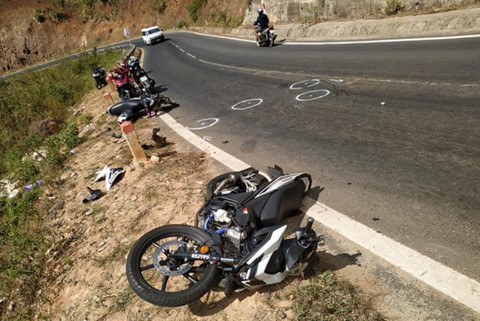 Thanh niên lái Honda Winner tông xe đi ngược chiều tại Đà Lạt