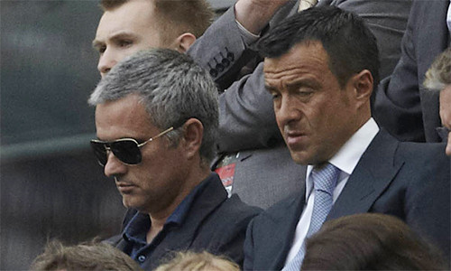 Mendes được cho là người quyết định đường đi nước bước cho Mourinho trong mọi lần chuyển việc, hoặc tìm công việc mới. 