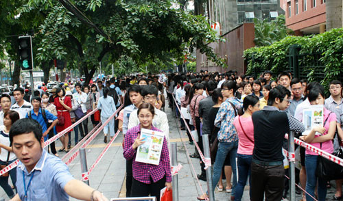 Mỗi năm hàng nghìn thí sinh nộp hồ sơ dự thi công chức Thủ đô. Ảnh minh họa: Bá Đô.