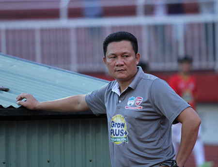 HLV Nguyễn Quốc Tuấn (HA Gia Lai) tuyên bố sẽ kiến nghị xem xét cách điều hành của trọng tài Phùng Đình Dũng