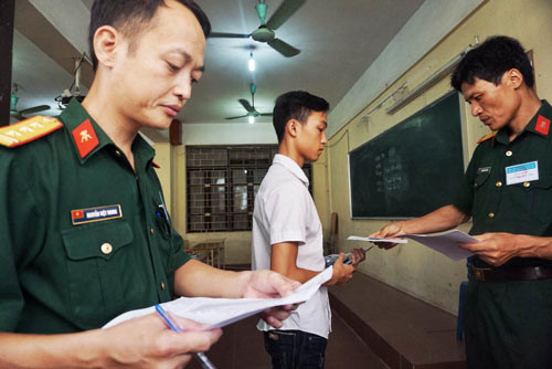 Trường đào tạo sĩ quan chỉ huy, chính trị, hậu cần tuyển thí sinh nam cao từ 1,65 m, cân nặng từ 50 kg trở lên. Ảnh: Giang Huy.