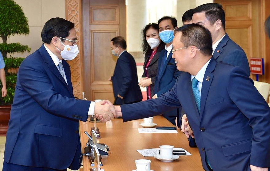 Thủ tướng Phạm Minh Chính gặp mặt các doanh nhân. Ảnh: Nhật Minh