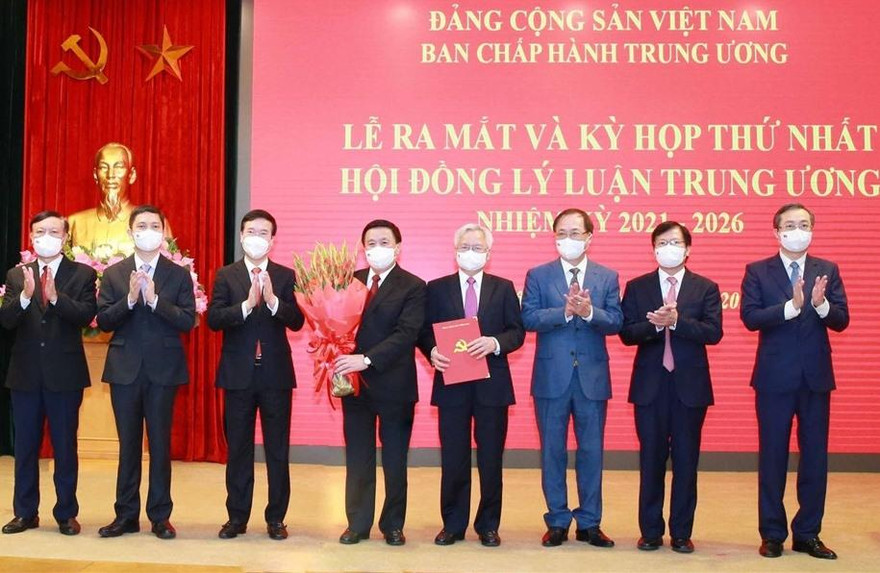 Ra mắt Hội đồng Lý luận T.Ư nhiệm kỳ mới (ảnh TTXVN)