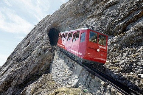 4 tuyến đường sắt nguy hiểm bậc nhất thế giới