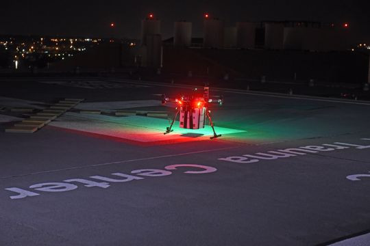 Thiết bị bay điều khiển từ xa chở quả thận đi cấy ghép