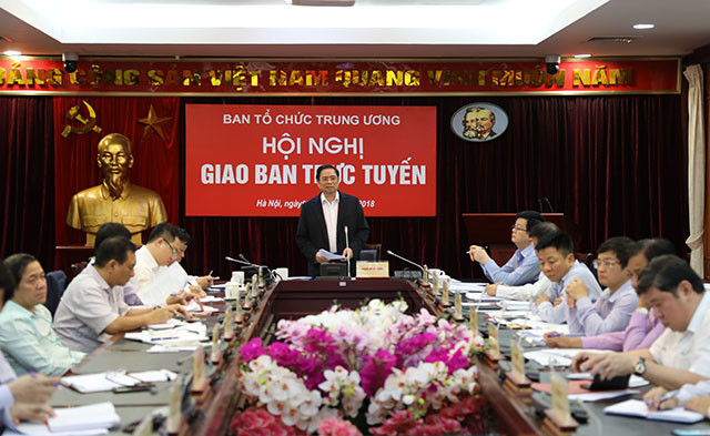 Trưởng Ban Tổ chức T.Ư Phạm Minh Chính phát biểu tại hội nghị.