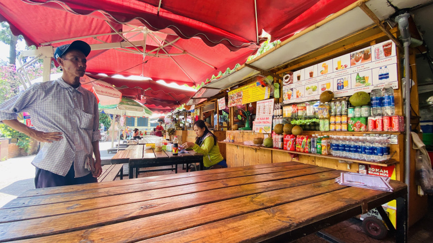 Phố hàng rong Sài Gòn 'bám trụ' giữa mùa dịch Covid-19