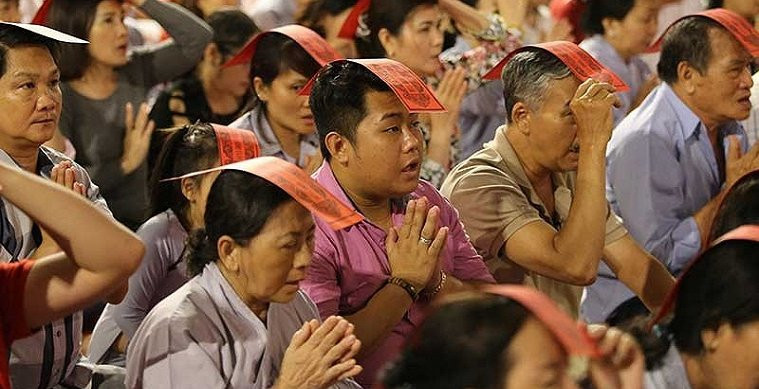 Cúng sao giải hạn đầu năm: Bỏ tiền mua sự an ủi?