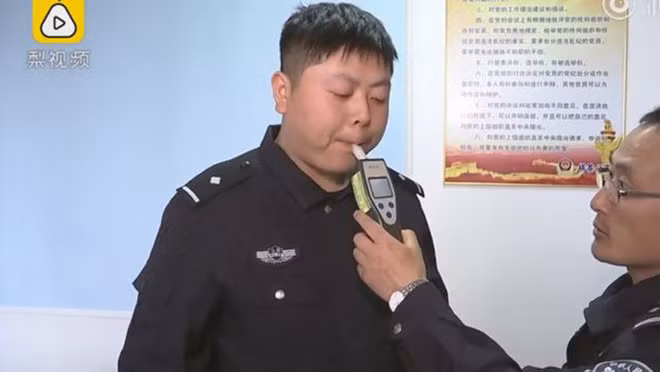 Tài xế lái xe có nồng độ cồn vượt giới hạn do ăn nhiều sầu riêng