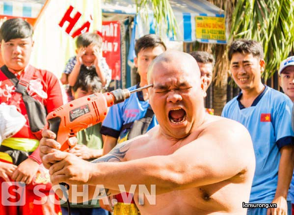 Xem bậc thầy kung-fu Việt Nam xác lập kỷ lục thế giới