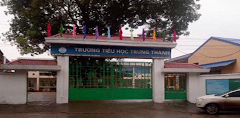 Phụ huynh tố giáo viên bắt hàng loạt học sinh tự tát 50 cái vào mặt