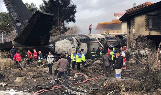 VIDEO:Hiện trường rơi máy bay chở hàng Boeing 707 khiến 15 người chết 