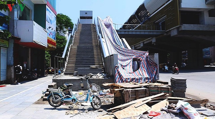 Sát ngày khai thác, đường sắt Cát Linh - Hà Đông vẫn ngổn ngang, nhếch nhác