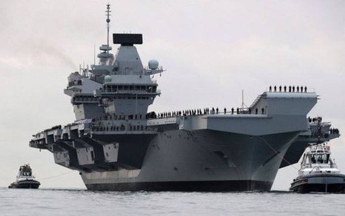 Tàu sân bay Anh HMS Queen Elizabeth chạy thử trên biển
