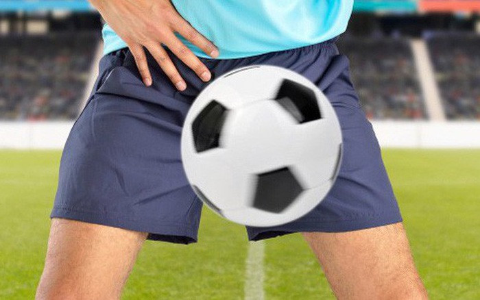 Sức khỏe nam sinh viên bị vỡ tinh hoàn khi chơi bóng đá giờ ra sao?