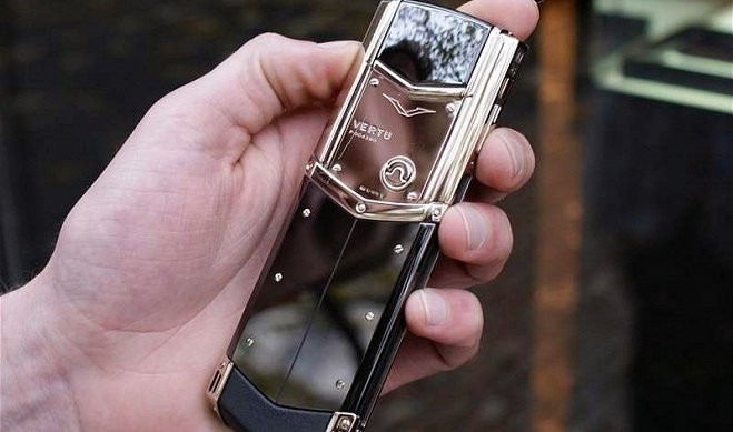 Chỉ vì tranh cãi giá điện thoại Vertu, làm 2 người tử vong