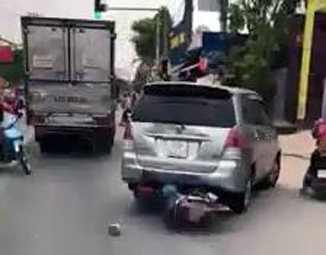 Rượt đuổi xe ô tô 7 chỗ gây tai nạn như 'phim hành động'