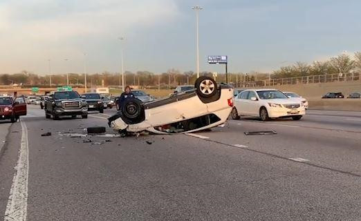 Lái xe khi đang say rượu, ôtô lộn nhiều vòng trên đường