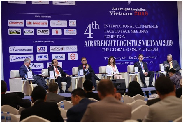Các chuyên gia vận tải hàng không cùng thảo luận sôi nổi tại Hội nghị 