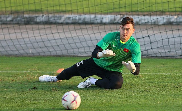 Cùng Thủ môn Đặng Văn Lâm khám phá khách sạn tuyệt đẹp tại UAE