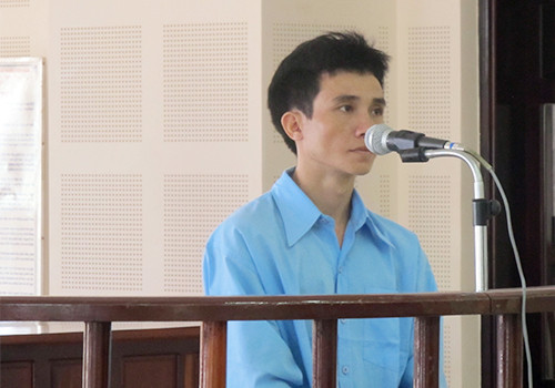 Bị cáo Dân trước vành móng ngựa. Ảnh: Đ.X.