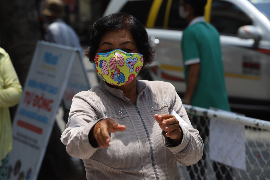 TPHCM xử phạt không đeo khẩu trang nơi công cộng từ 5/8