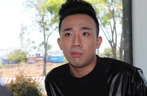 "Tôi còn trẻ, trong hành trình làm nghề không tránh khỏi có khi sai sót. Mong khán giả và các anh chị, cô chú trong nghề lượng thứ để tôi tiếp tục làm việc và cống hiến", Trấn Thành nói.