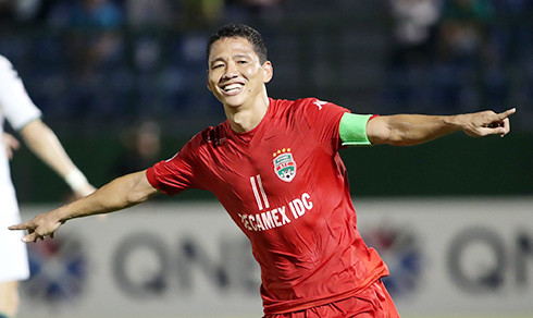 Anh Đức vẫn thể hiện duyên ghi bàn cho Bình Dương, nhưng đội của anh không thể giữ được lợi thế tiền đạo này mang lại để tìm chiến thắng. Ảnh: Đức Đồng.