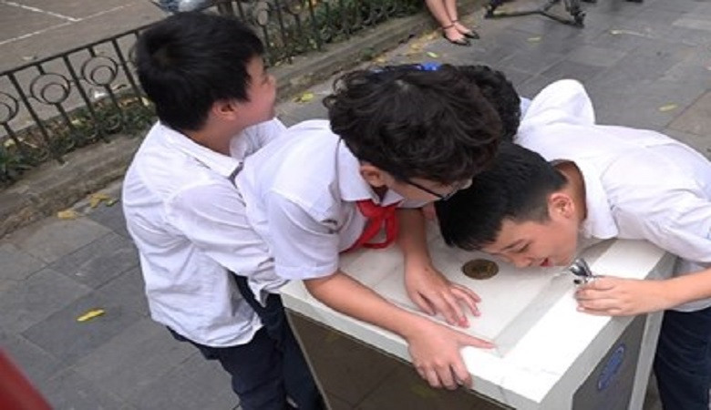 Trụ nước sạch miễn phí tại Thủ đô: Tiện lợi nhưng có đủ vệ sinh?