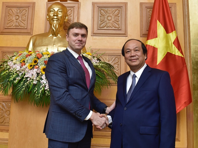 Bộ trưởng, Chủ nhiệm VPCP Mai Tiến Dũng và Thứ trưởng Bộ Phát triển số, thông tin liên lạc và Truyền thông đại chúng Liên bang Nga M.V. Mamonov (ảnh N.B)