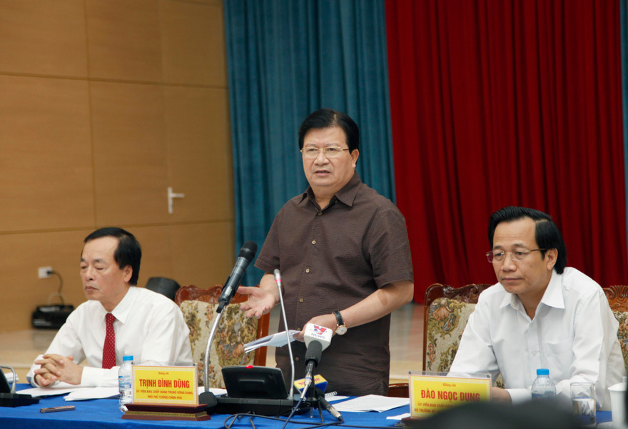 Phó Thủ tướng Trịnh Đình Dũng phát biểu tại hội nghị. 