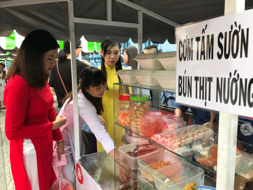 Sài Gòn tiếp tục có thêm phố hàng rong trên vỉa hè