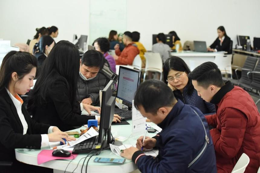 Luỹ kế 6 tháng đầu năm 2021, 482,8 nghìn tài khoản chứng khoán được mở mới, gấp 3,7 lần cùng kỳ 2020 (Ảnh minh hoạ)