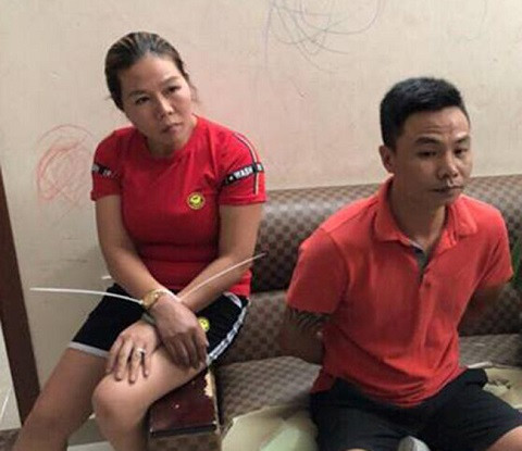 Đối tượng cầm đầu Nguyễn Văn Bình (phải). Ảnh C50